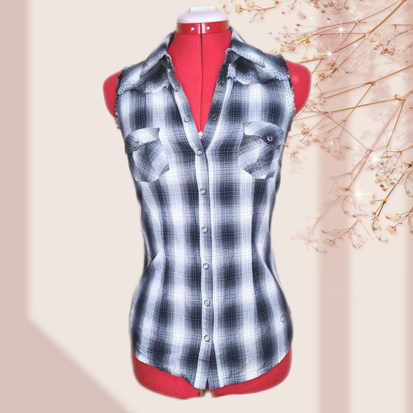 Guess Sleeveless Plaid Shirt - Picture 2 of 9